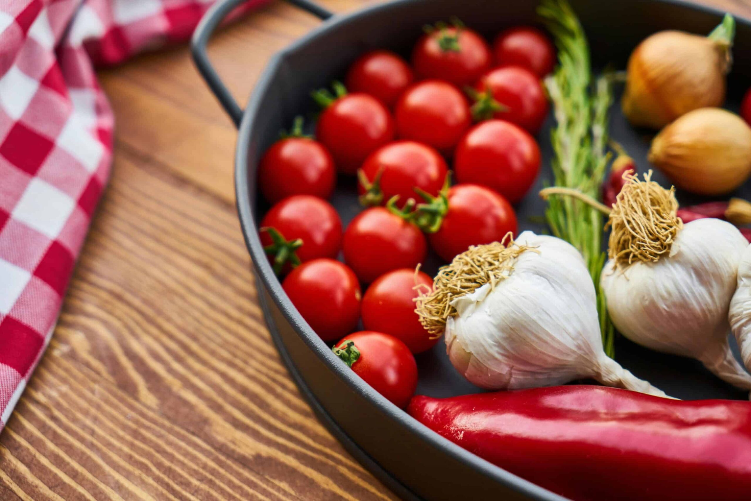 Raw Garlic Benefits What Happens When You Eat It Daily Raw Garlic Benefits: What Happens When You Eat It Daily