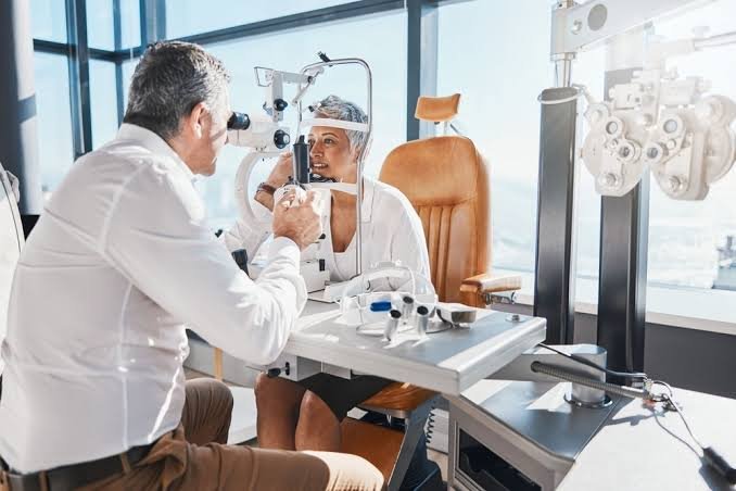 5 Signs You Should See a Cataracts Specialist