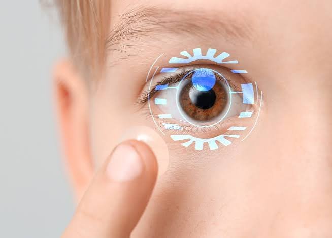 Choosing the Right Contact Lenses for Your Lifestyle Choosing the Right Contact Lenses for Your Lifestyle