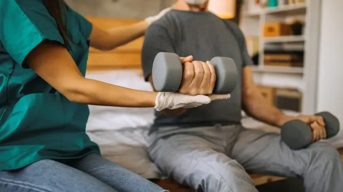 When Should You See an Orthopedic Specialist for Hand Pain?
