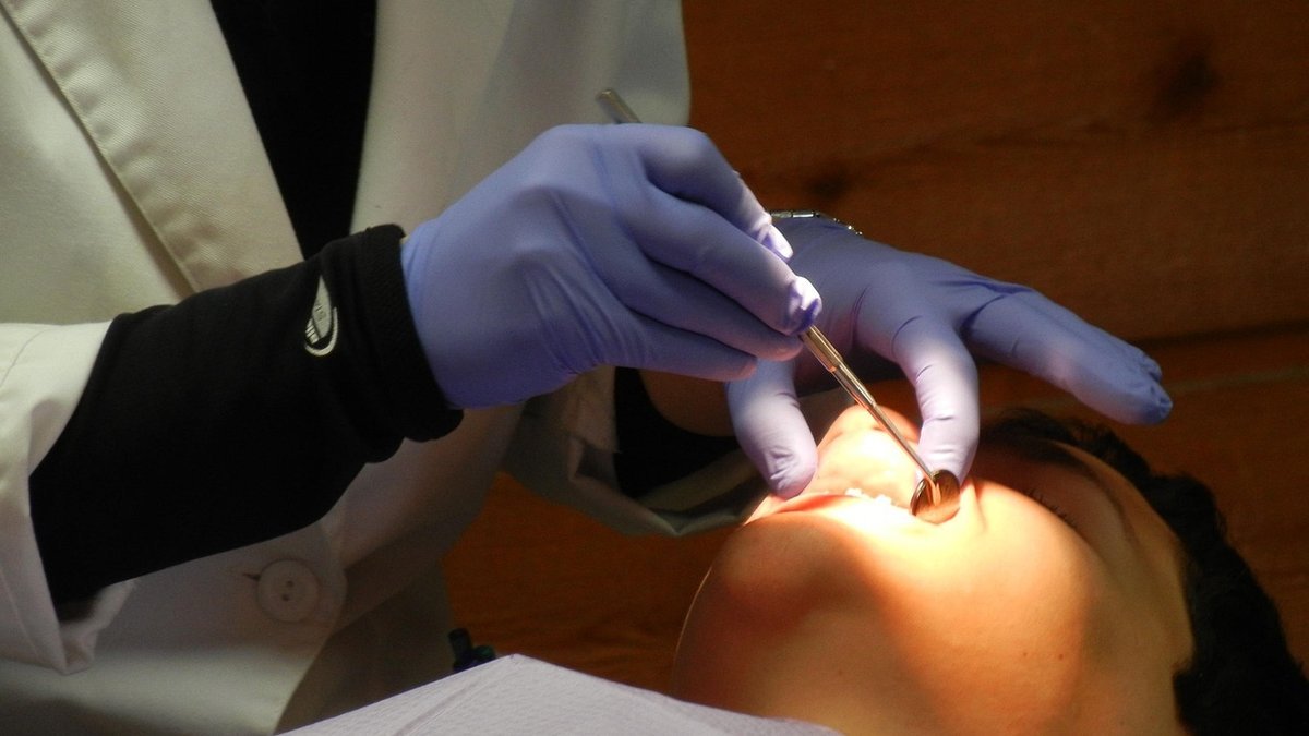 When To Schedule a Visit With a Family Dentist When To Schedule a Visit With a Family Dentist